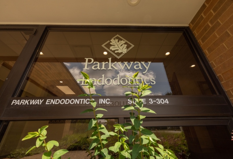 Parkway Endodontics of Middleburg Heights sign on front door