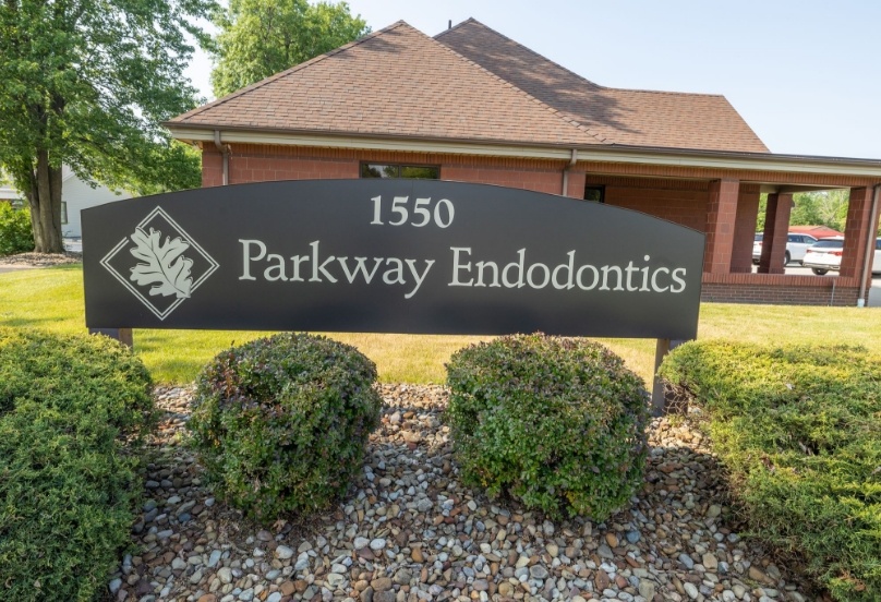 Parkway Endodontics sign outside of Lorain dental office